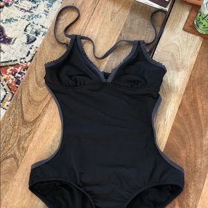 Athleta cut out one piece- small